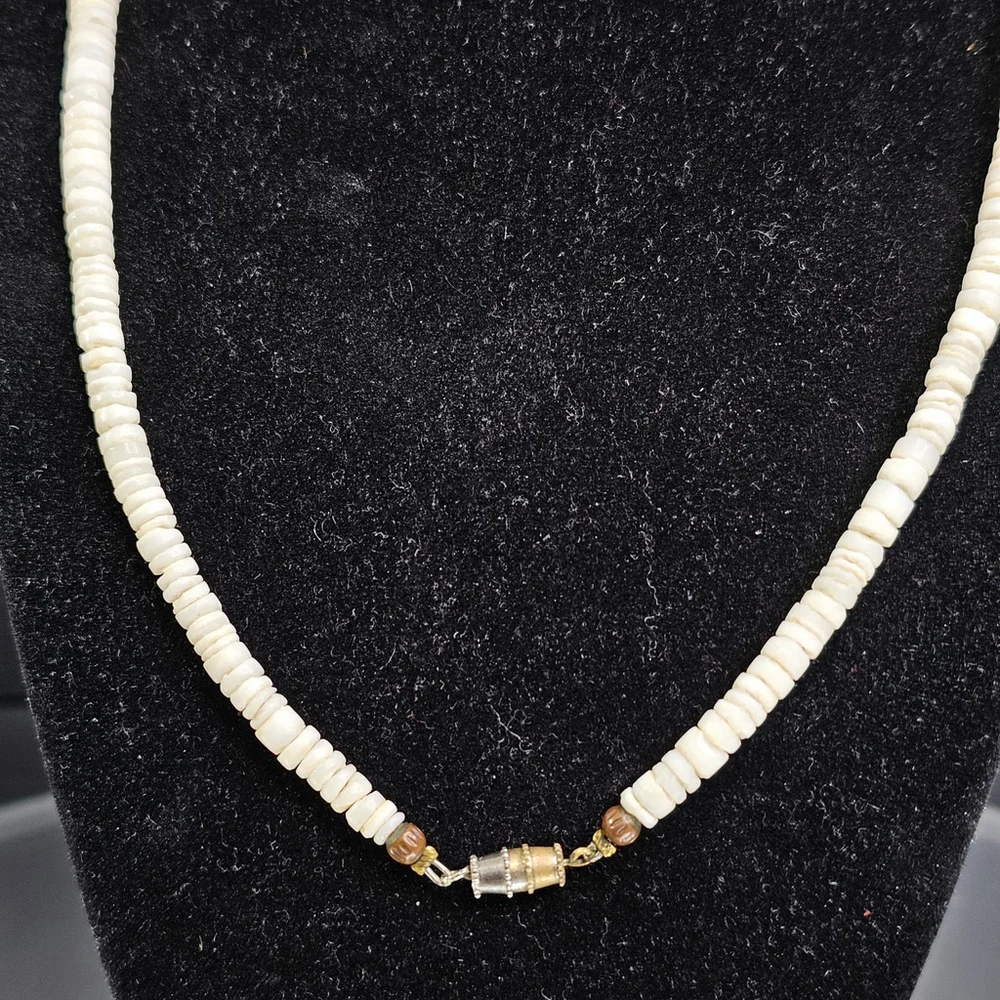 Vintage Authentic Southwest Graduated Puka Shell Necklace With Turquoise Stones - Picture 6 of 8